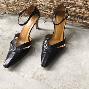 Gucci Black Leather Pointed Toe Ankle Strap Heels